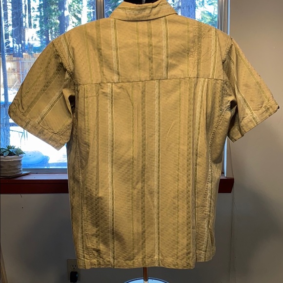 Mountain Hardwear short sleeve button up large - Picture 2 of 5